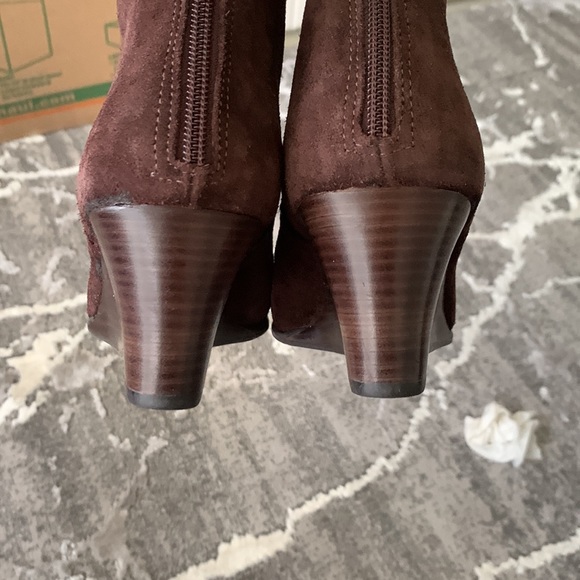 Jack Rogers NWOT Brown Suede Booties size 10 - Picture 7 of 16
